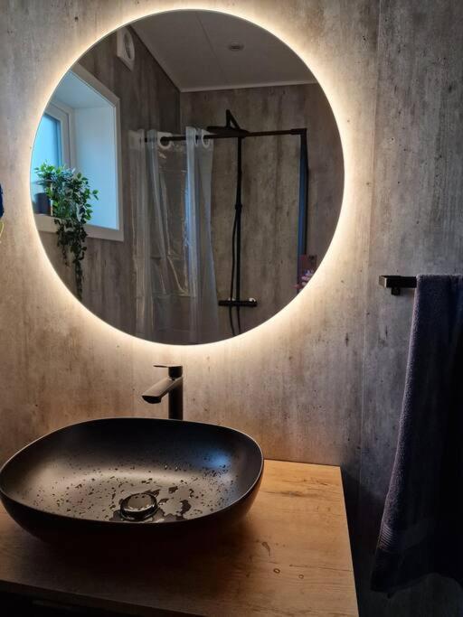 דירות Oyndarfjordur New Flat With Hot Tub - No3 מראה חיצוני תמונה