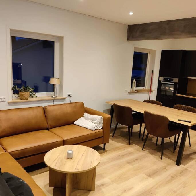 דירות Oyndarfjordur New Flat With Hot Tub - No3 מראה חיצוני תמונה