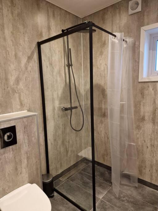 דירות Oyndarfjordur New Flat With Hot Tub - No3 מראה חיצוני תמונה
